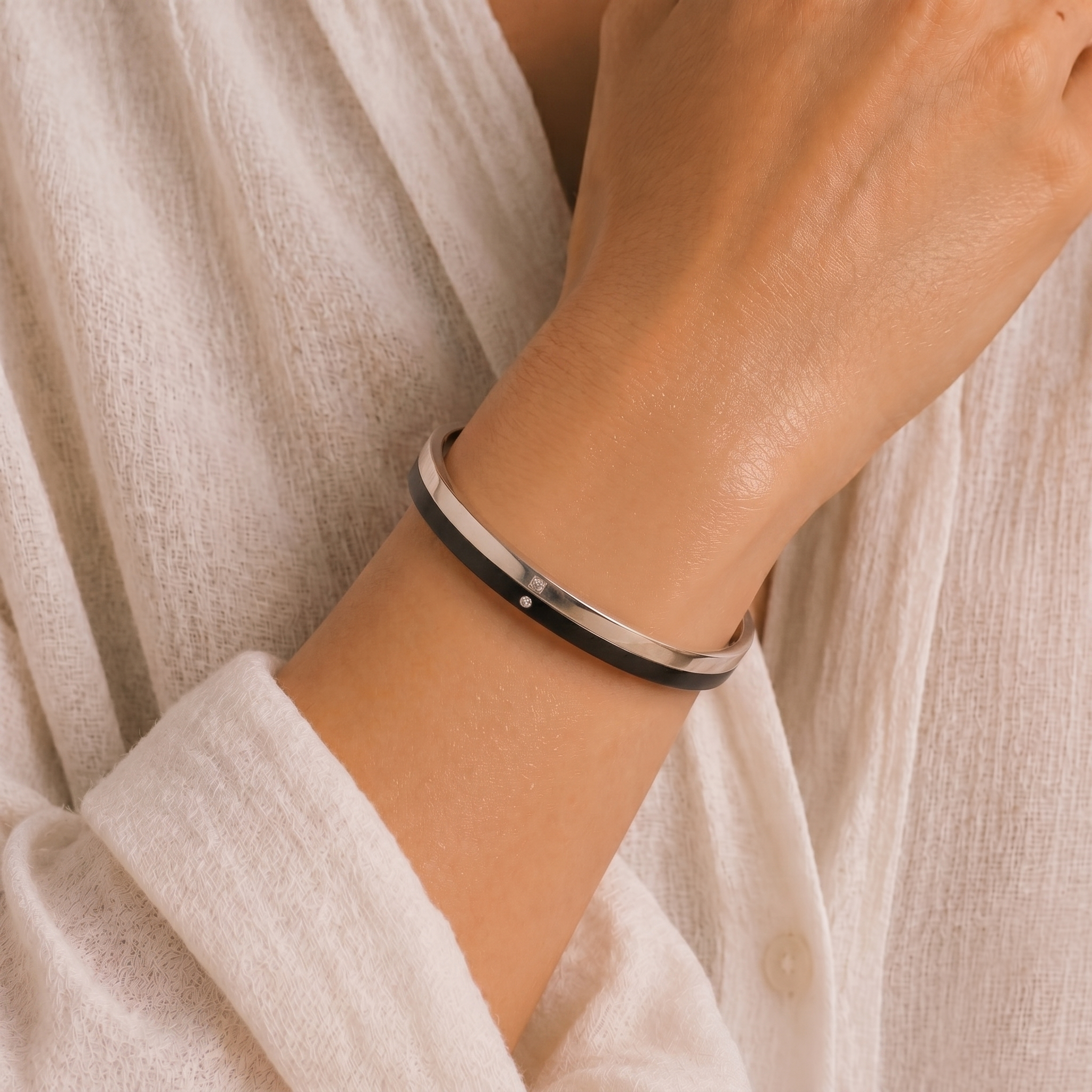 NOIRE BANGLE