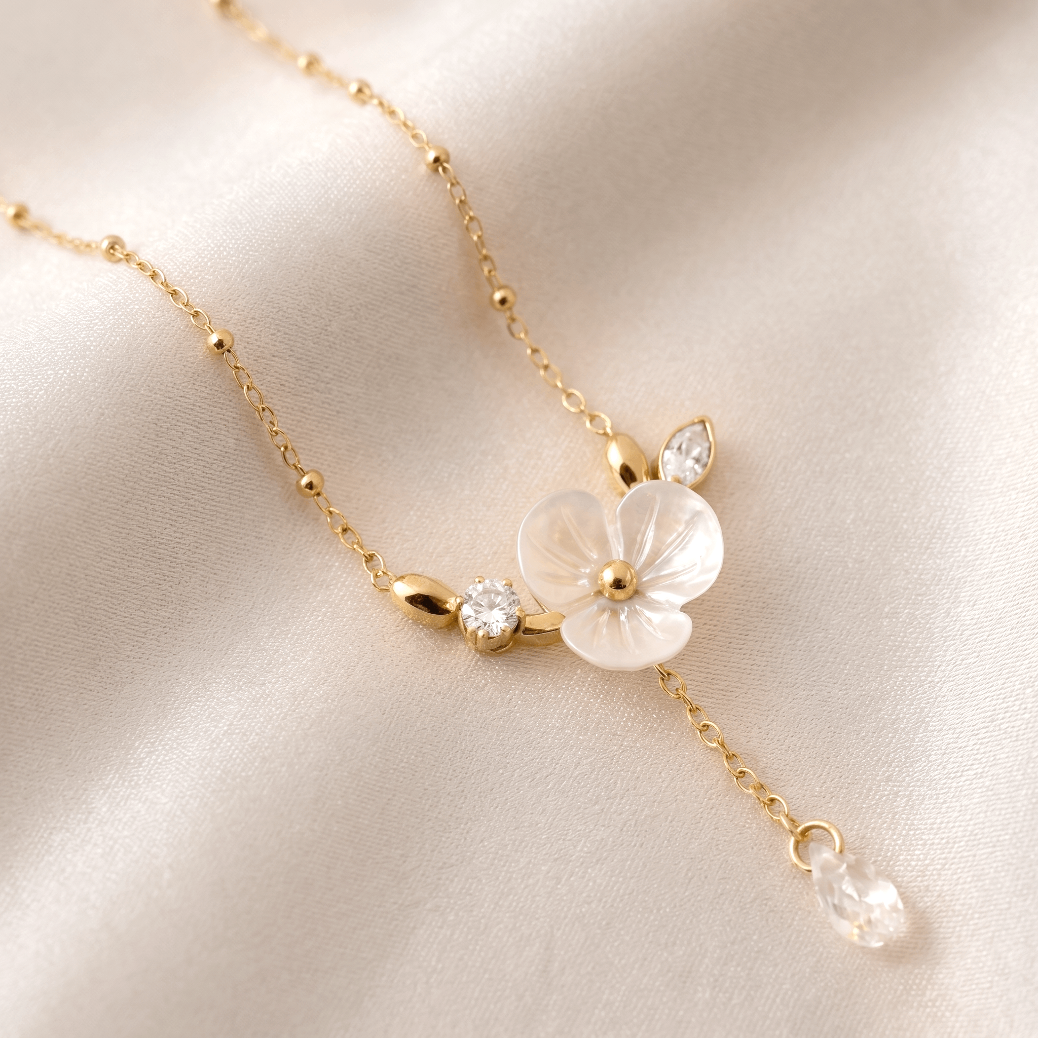 WHITE FLORAL PENDANT