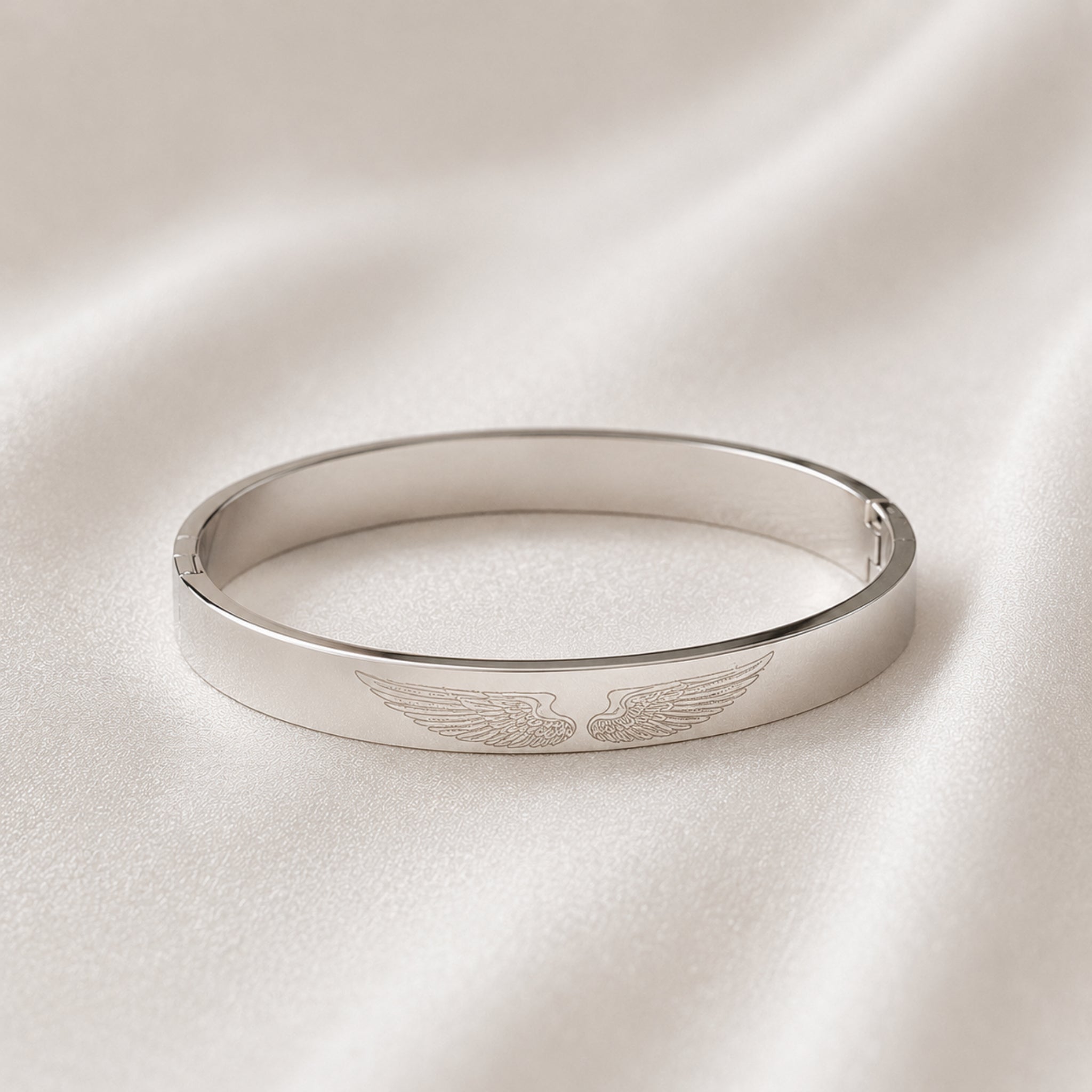 ANGEL GLOW BANGLE