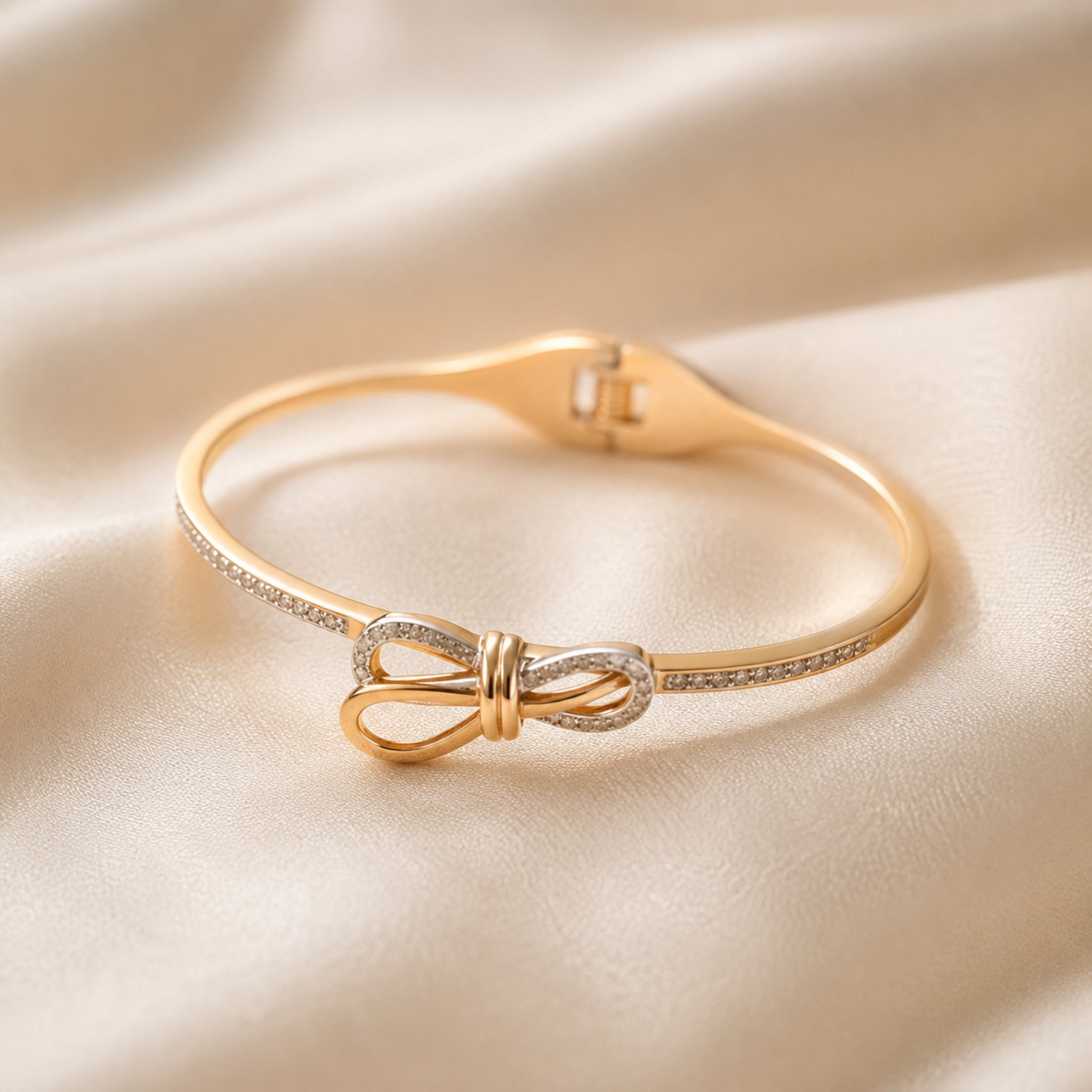BOWIE KNOT BANGLE