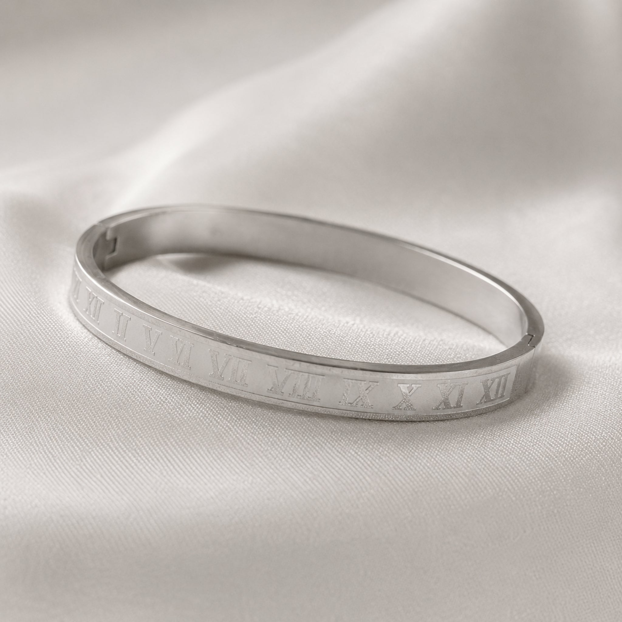 ROMAN BANGLE