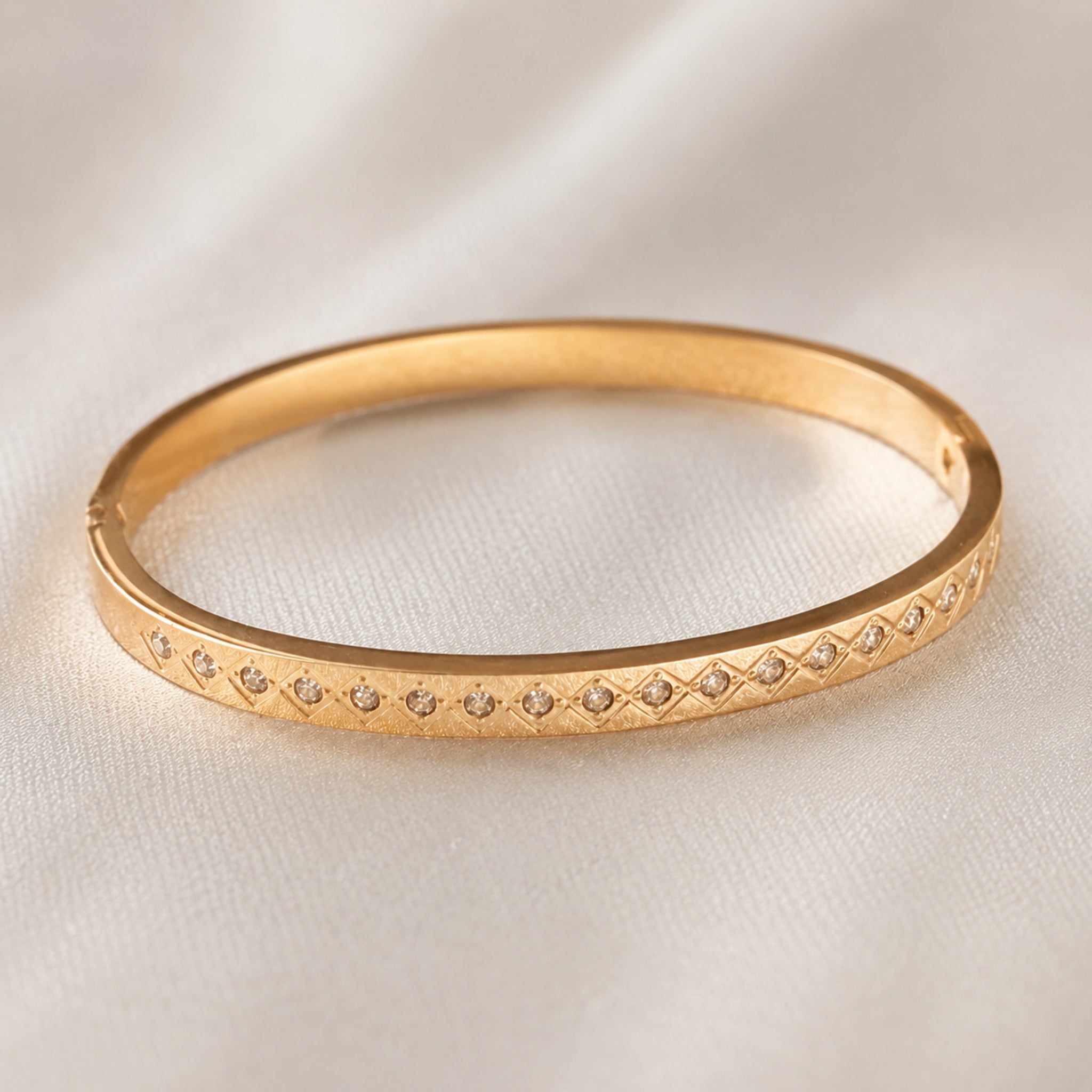 LUXE DAZZLE BANGLE