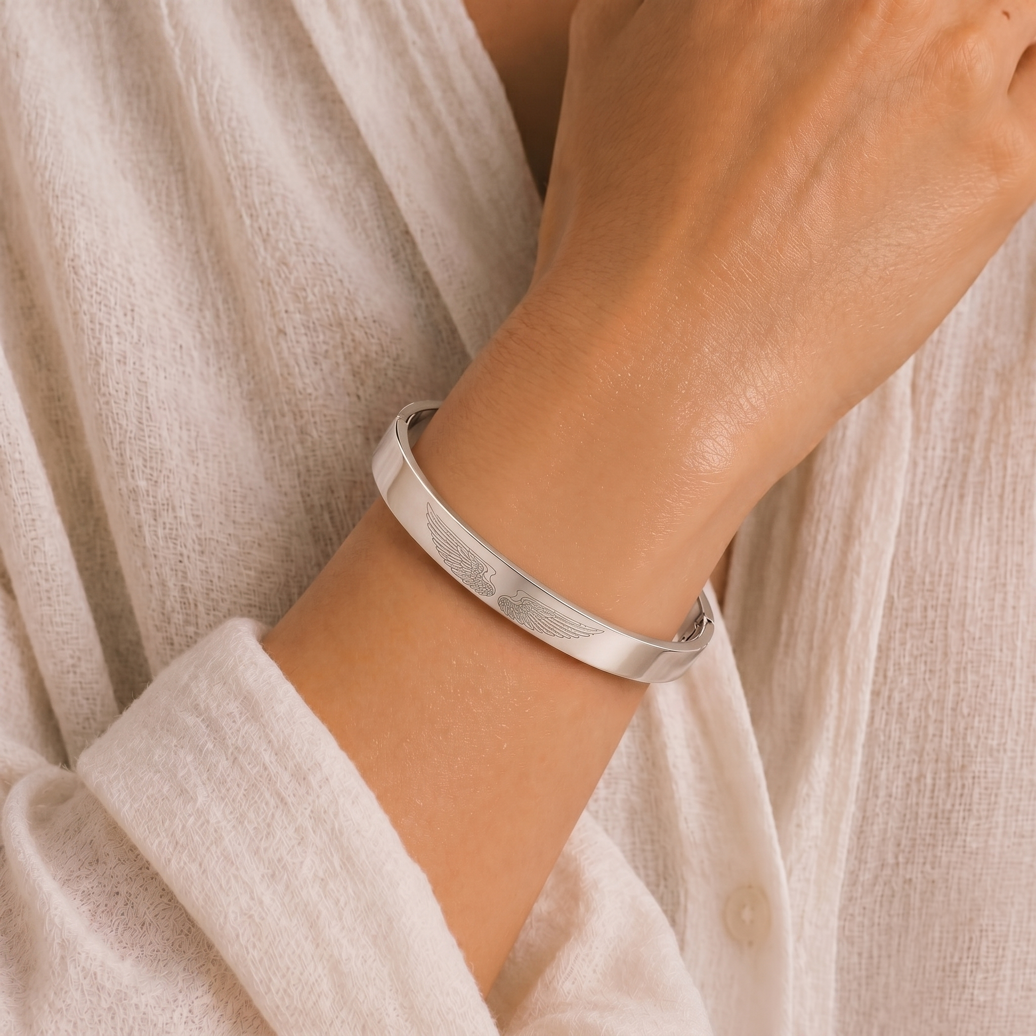 ANGEL GLOW BANGLE