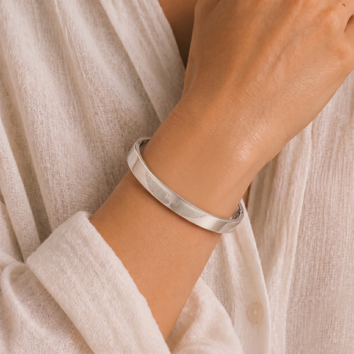 ANGEL GLOW BANGLE