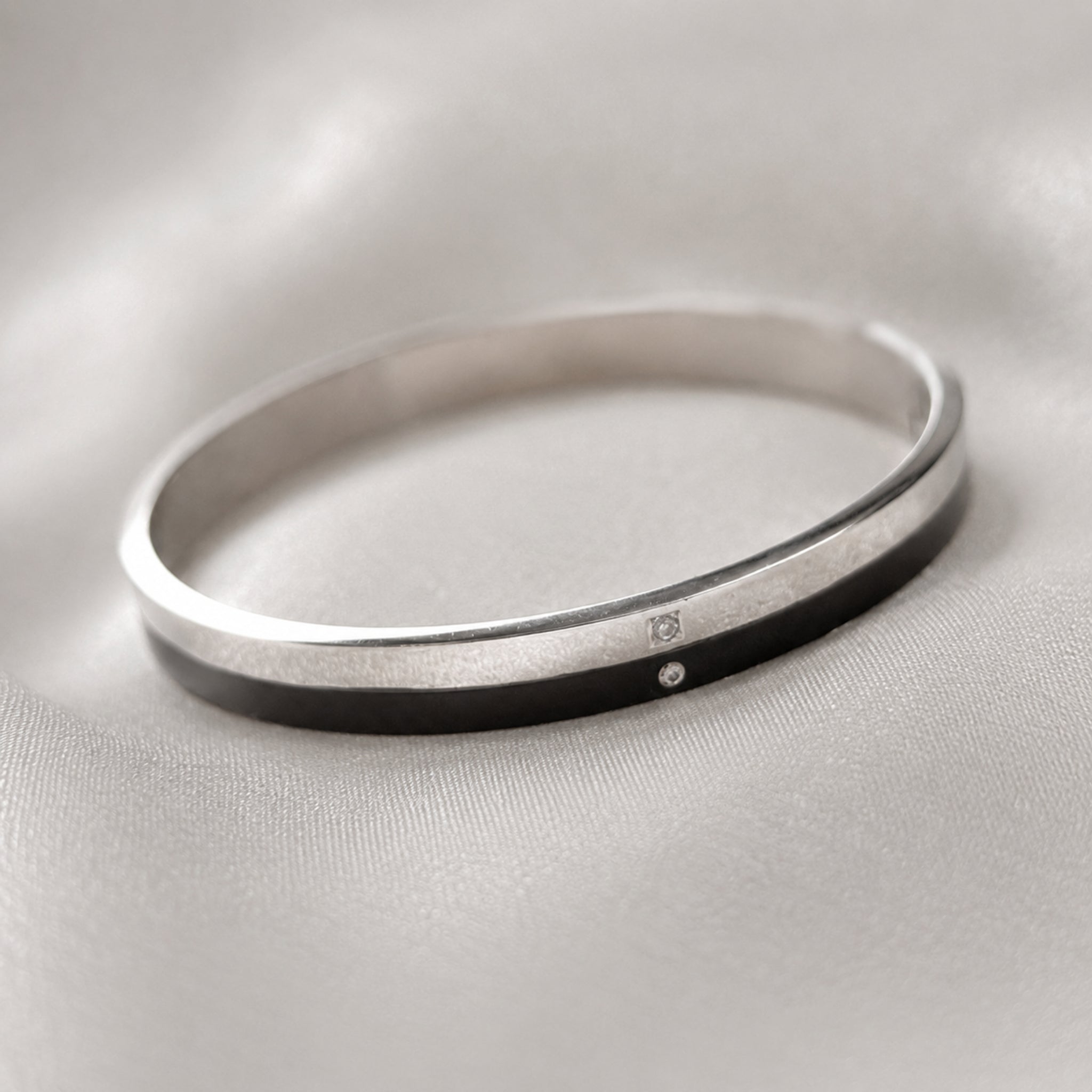 NOIRE BANGLE