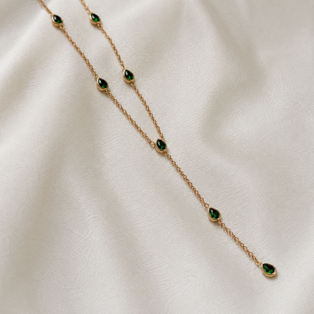 EMERALD LARIAT