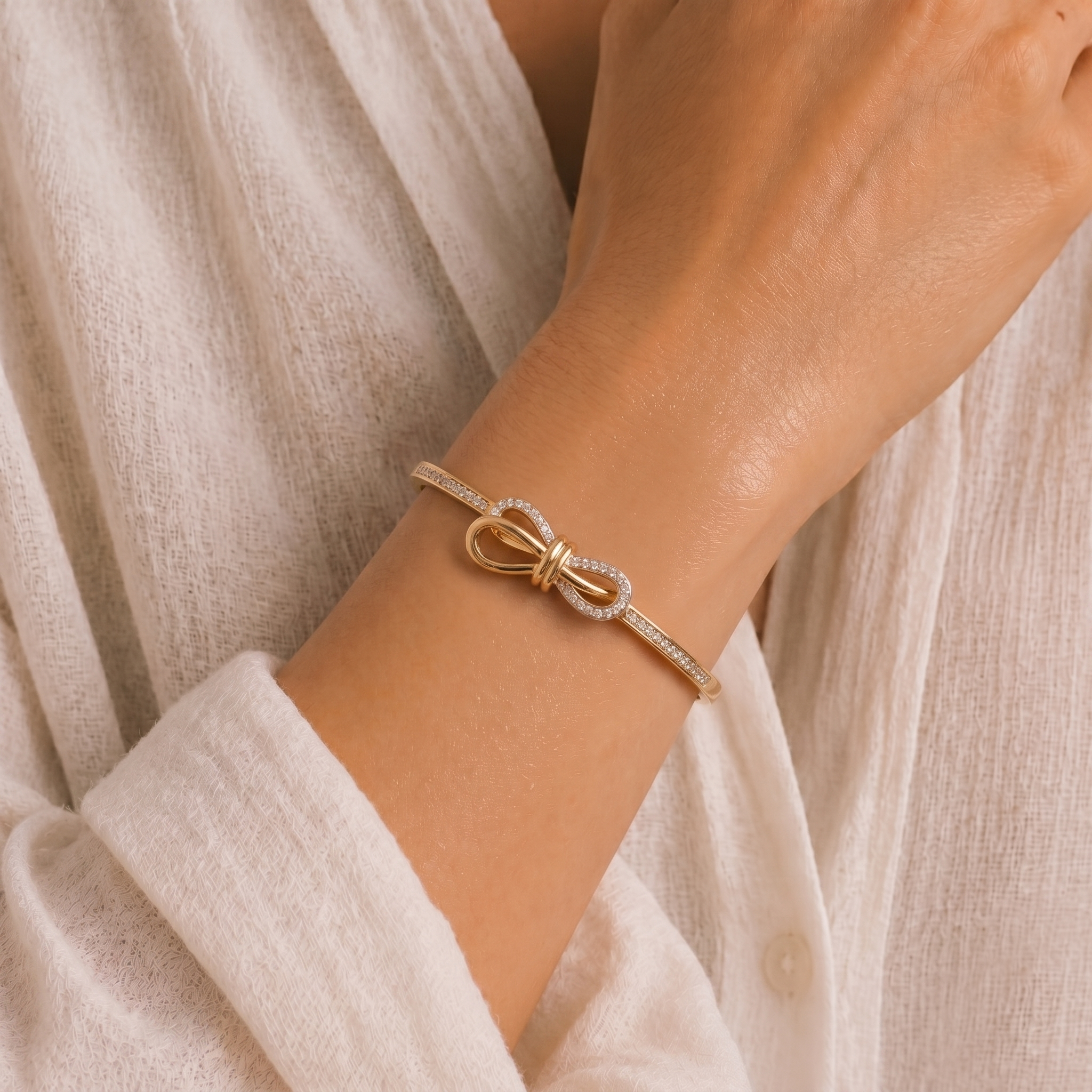 BOWIE KNOT BANGLE