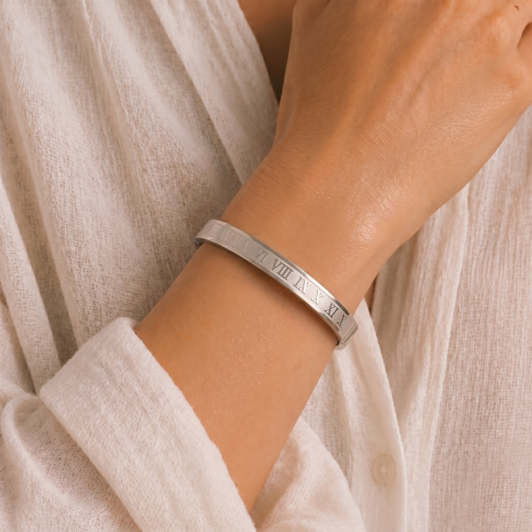 ROMAN BANGLE
