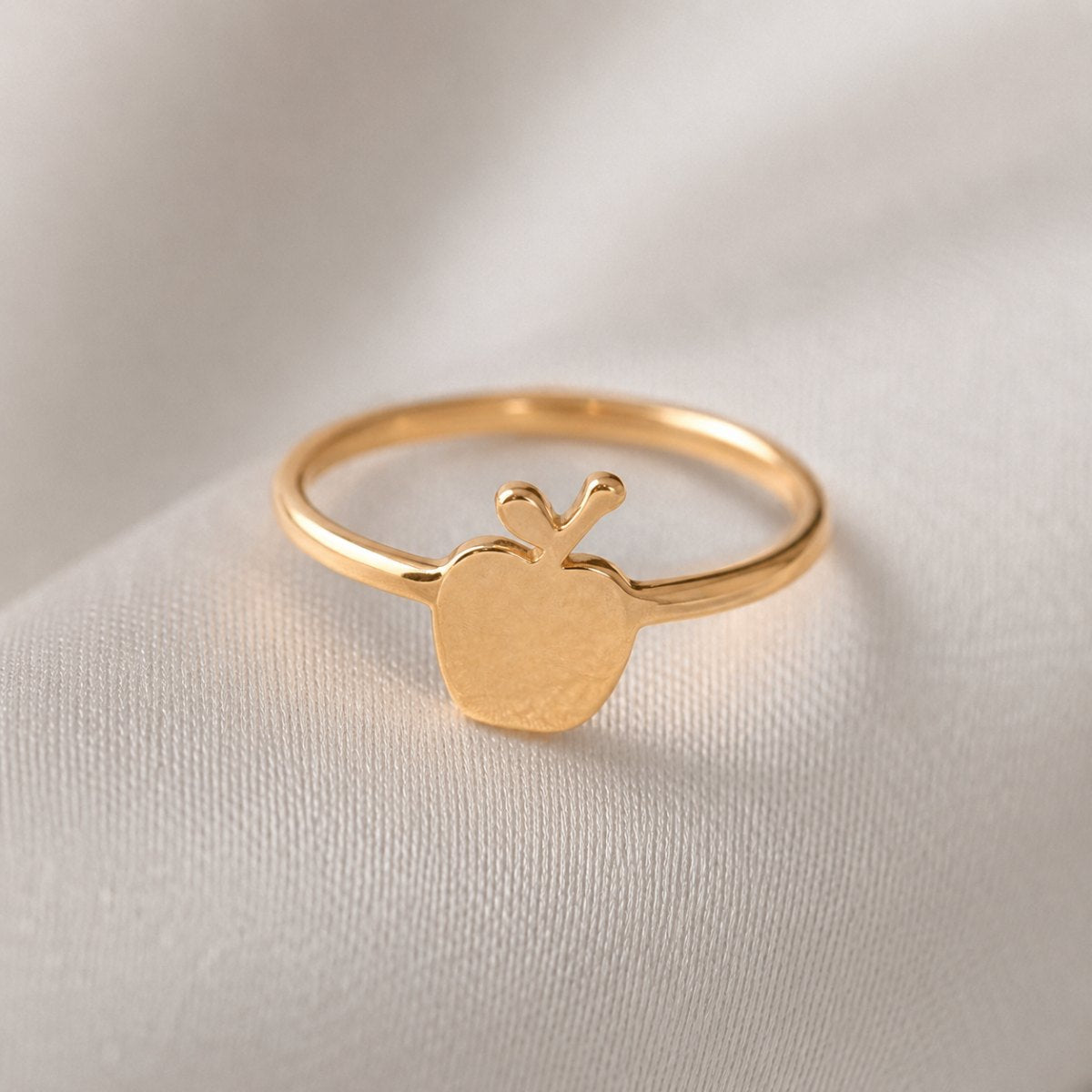 DAINTY APPLE